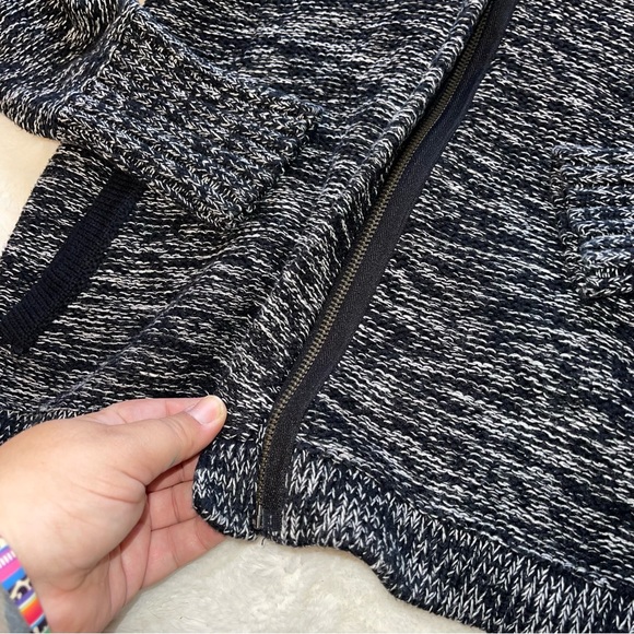 American Eagle Sweater - Picture 4 of 9